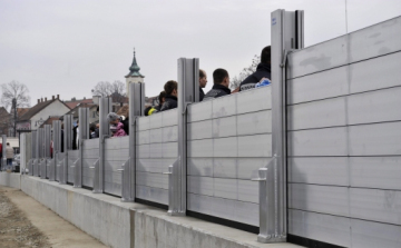 Több mint egymilliárdból készül a visegrádi mobilgát