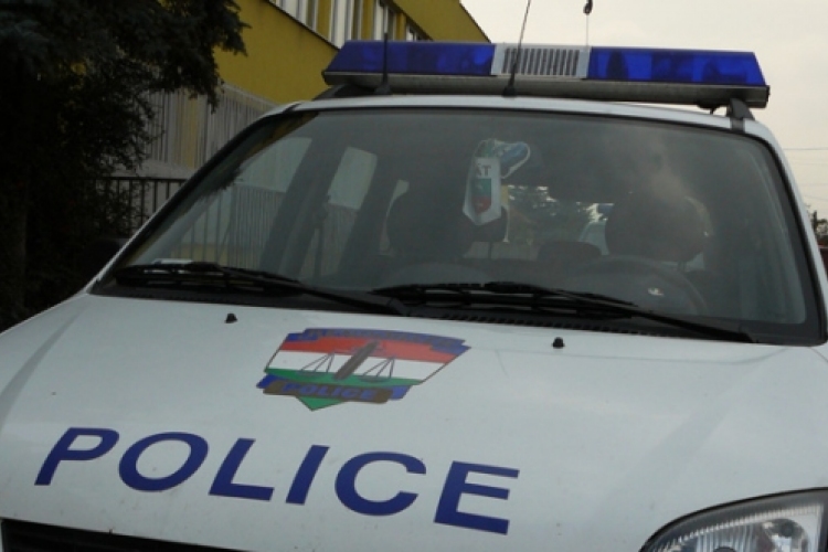 Fiatalok törtek fel egy autót Budakalászon