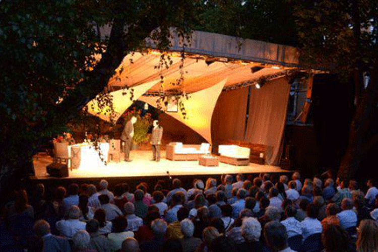 Mintegy 400 esemény a szabadtéri színházak nyári műsorán – Szentendrén is