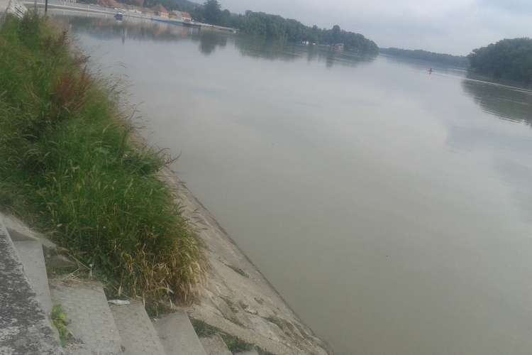 Már 3 és fél métert apadt a Duna Szentendrénél – százmilliós károk