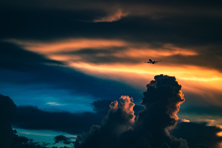 Még a levegőben kigyulladt és visszafordult a lezuhant ukrán repülő