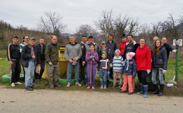 Önkéntesek gyűjtötték a szemetet Pomázon