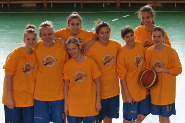 Egyre jobb formában a szentendrei kosaras lányok