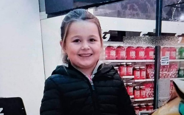 Eltűnt a 6 éves Zora Győr mellett, többszázan keresik