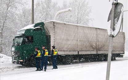 Havazás - Már öt határátkelőnél áll a teherforgalom Győr térségében