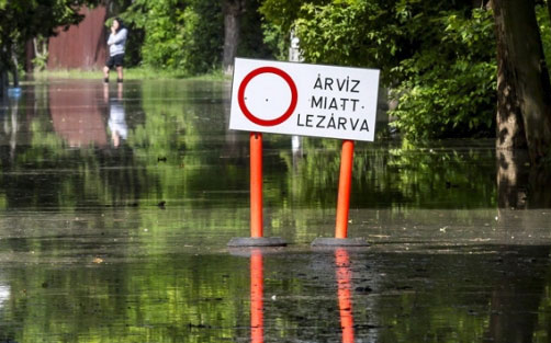 Egyre több út szabadul fel országszerte