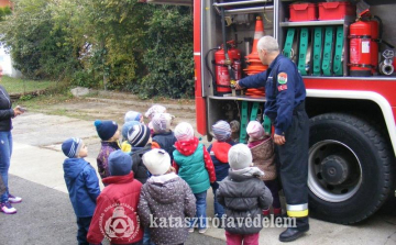 Óvodában jártak a szentendrei tűzoltók