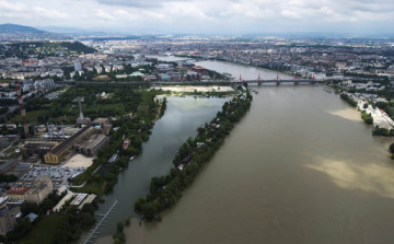 Árvíz - Hétfőre várják a tetőzést Budapesten