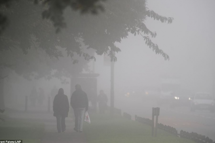 Az ország nagy részén sűrű ködre figyelmeztetnek