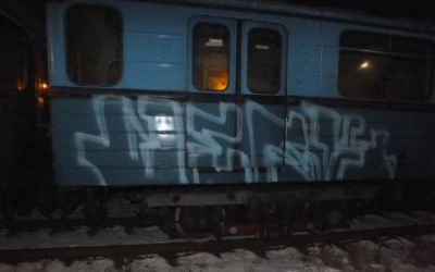 Metrószerelvényeket festett le Dunakeszin