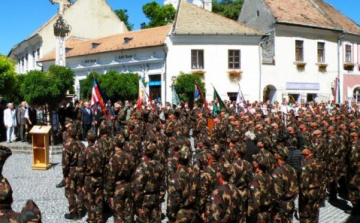 Altisztavatás a Fő téren