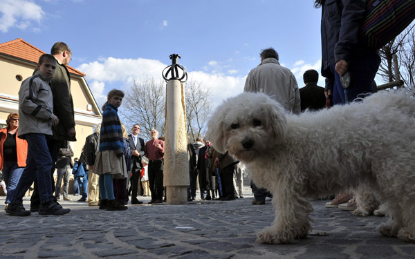 Turul szobor Szentendre hagyományaiért