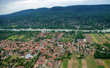 Falugyűlés Tahitótfalun