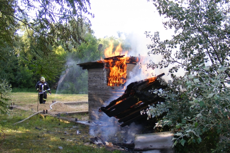 Kigyulladt és teljes leégett egy faház