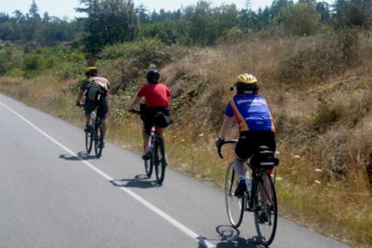 Végre nem csúsznak az utak, de kátyúsak – úton a biciklisek