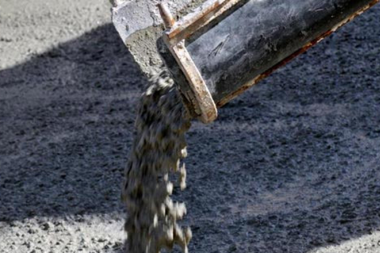 Beton ömlött a Szentendrei útra - otthagyta a szállítója